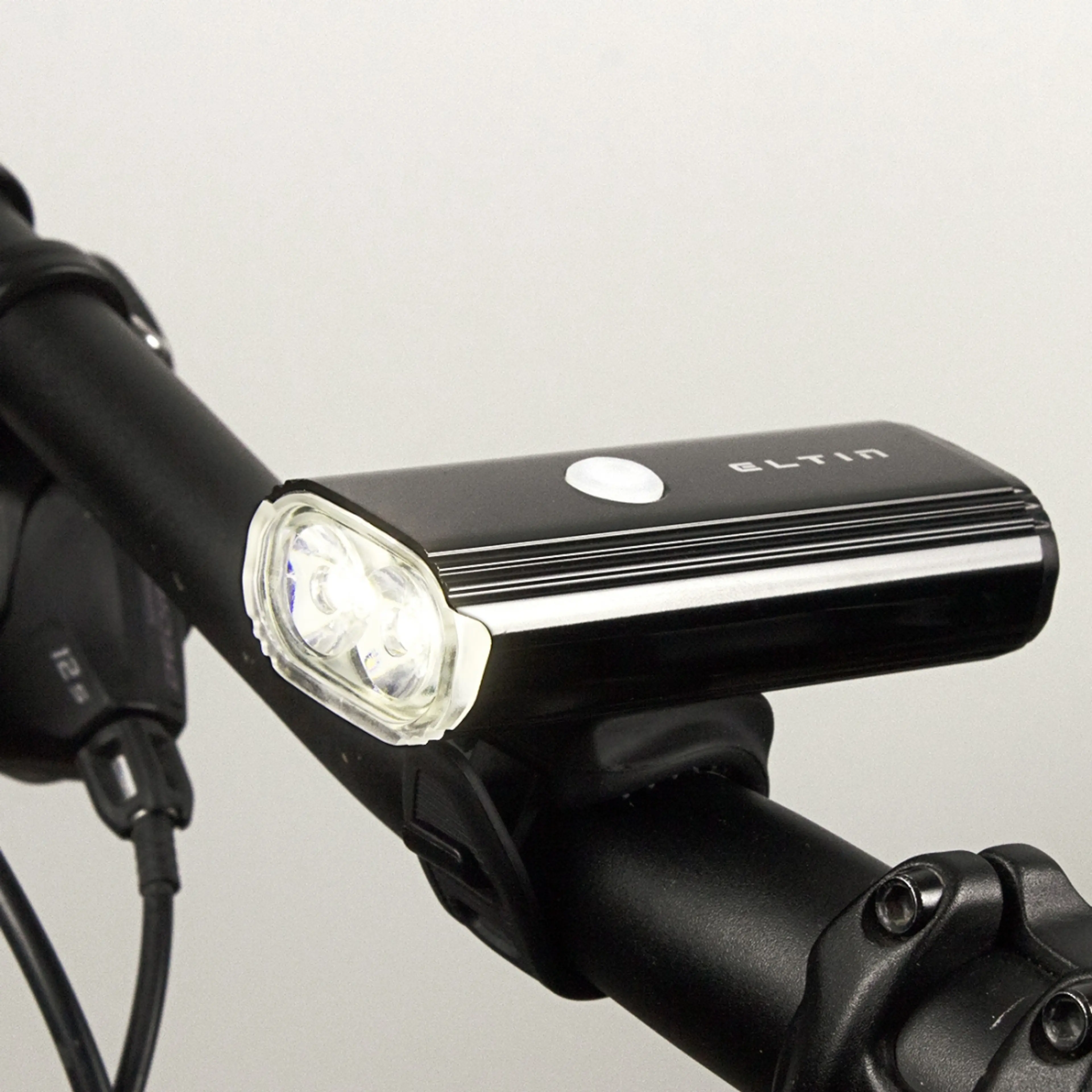 LUZ DELANTERA FOCUS 800 LUMENES